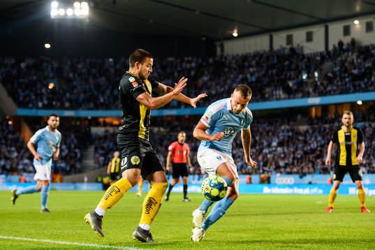 Hammarbys Vladimir Rodic och Malmö FFs Eric Larsson