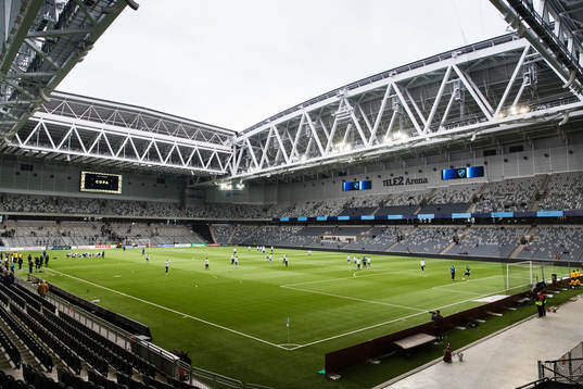 Djurgårdens och IFK Norrköpings spelare värmer upp på