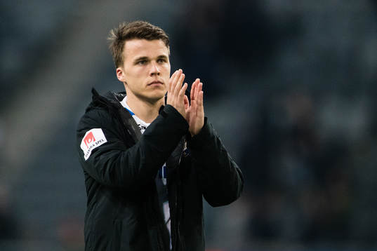 IFK Norrköpings Simon Skrabb tackar publiken