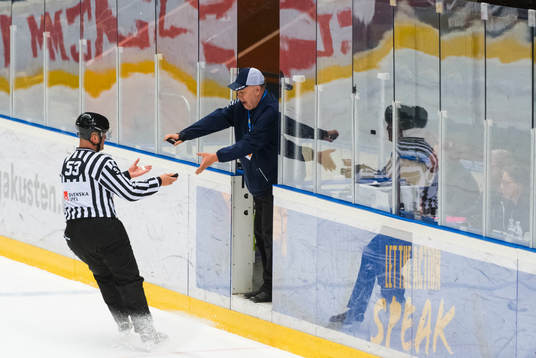 Stefan Åsander delivers a new cold puck to the referee