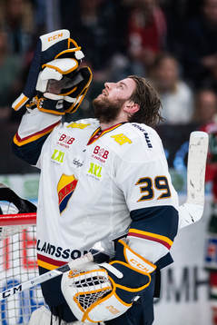 Djurgårdens målvakt Adam Reideborn utan hjälm