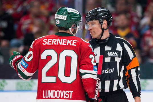 Frölundas Joel Lundqvist och Domare Tobias Björk