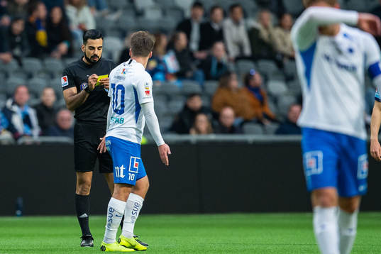 IFK Norrköpings Simon Skrabb tilldelas en varning av