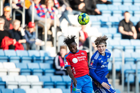Helsingborgs Mamudu Moro och Sundsvalls Oliver Berg