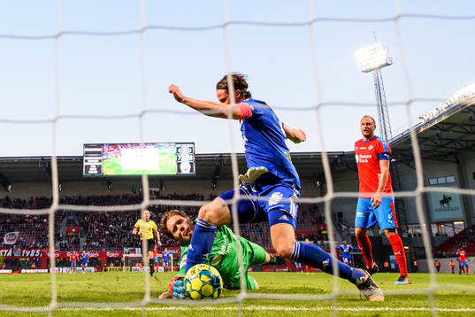 Sundsvalls Linus Hallenius gör 0-1 bakom Helsingborgs