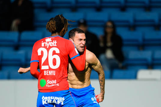 Helsingborgs David Boysen jublar med Kundai Benyu