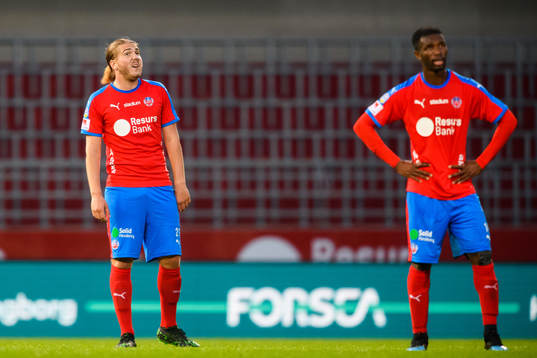 Helsingborgs Charlie Weberg och Mohammed Abubakari deppar