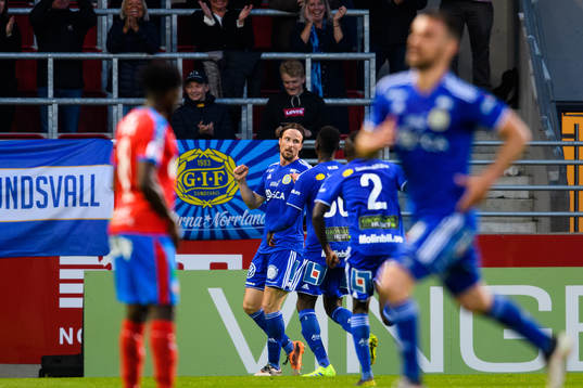 Sundsvalls Linus Hallenius jublar