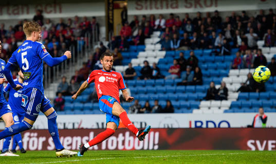 Helsingborgs David Boysen gör ett mål som döms bort för