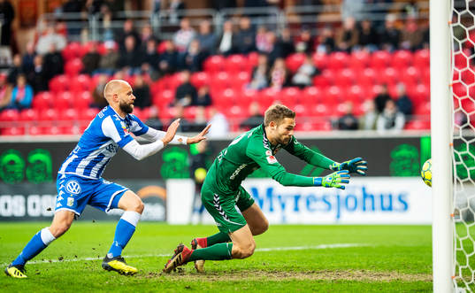 Kalmars målvakt Lucas Hägg-Johansson och IFK Göteborgs