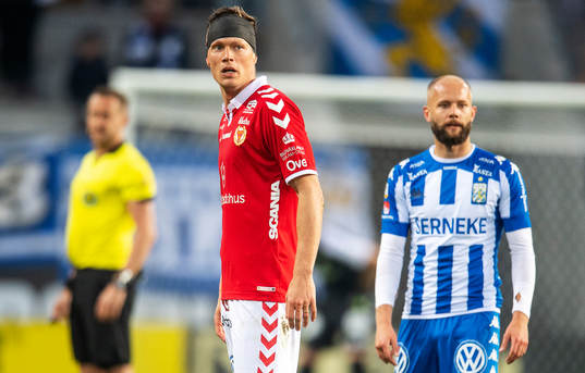 Kalmars Viktor Elm med huvudbandage och IFK Göteborgs