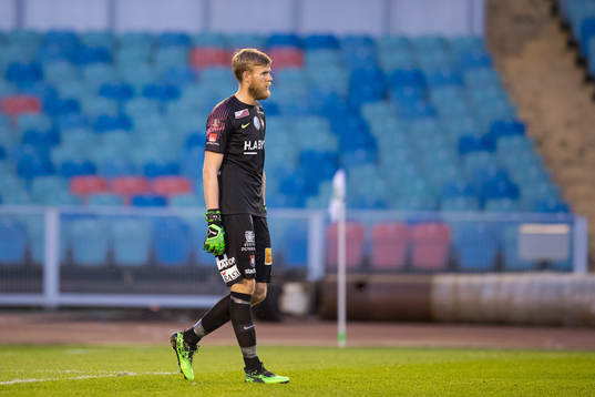 Örgrytes målvakt Fredrik Andersson deppar
