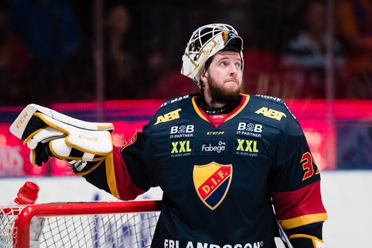 Djurgårdens målvakt Adam Reideborn deppar