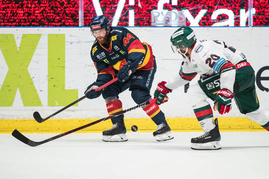 Djurgårdens Mattias Guter och Frölundas Joel Lundqvist