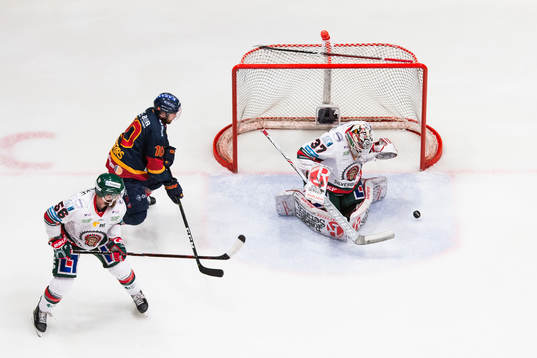 Frölundas Jonathan Sigalet och målvakt Johan Gustafsson