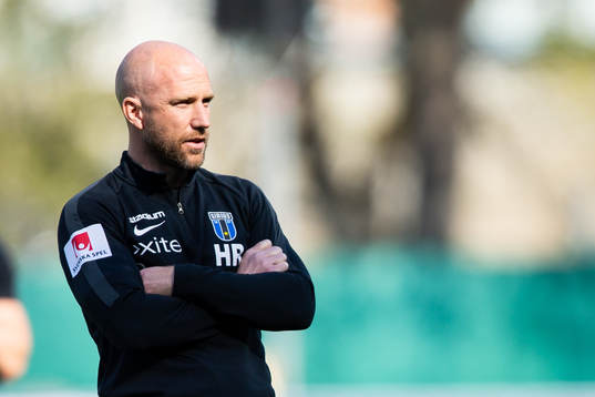 Sirius tränare Henrik Rydström innan fotbollsmatchen i