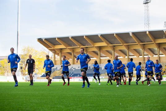 Sirius värmer upp innan fotbollsmatchen i Allsvenskan