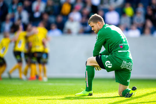 Sirius målvakt Lukas Jonsson deppar