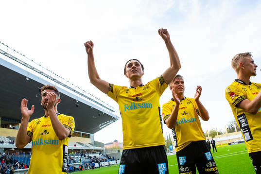 Elfsborgs Jonathan Levi jublar med lagkamrater