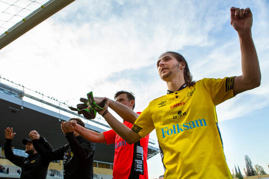Elfsborgs Pawel Cibicki jublar