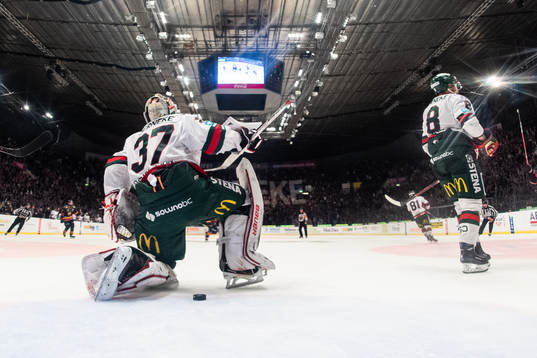Frölundas målvakt Johan Gustafsson deppar