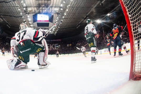 Frölundas målvakt Johan Gustafsson deppar