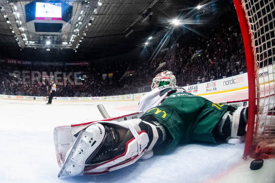 Frölundas målvakt Johan Gustafsson deppar