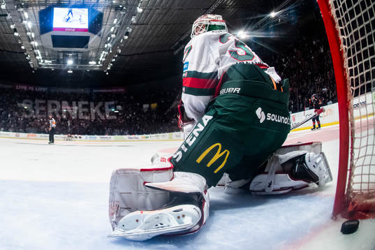 Frölundas målvakt Johan Gustafsson deppar