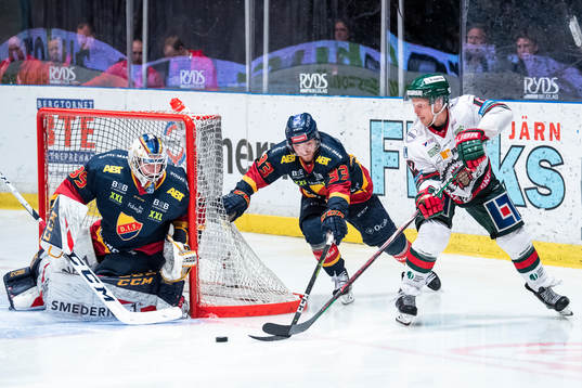 Djurgårdens Linus Hultström och Frölundas Max Friberg i
