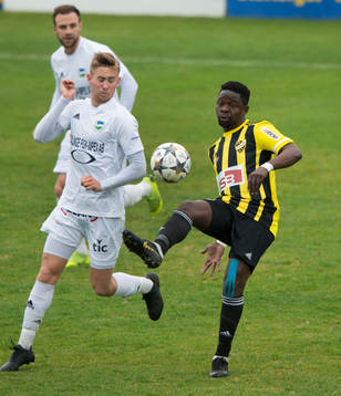 IFK Hässleholms Patrick Osiako i matchen i division 2