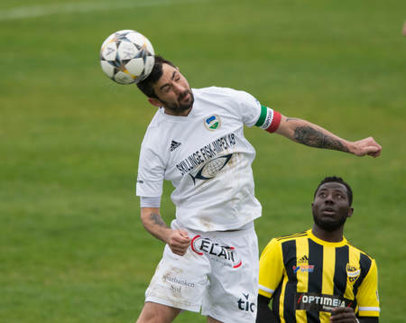 Österlen-försvarare nickar i matchen i division 2 mellan