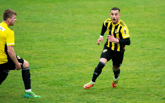 IFK Hässleholms Mohammed Hamdan har gjort mål och jublar,