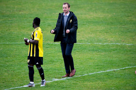 IFK Hässleholms tränare Jonas Jönsson i matchen i