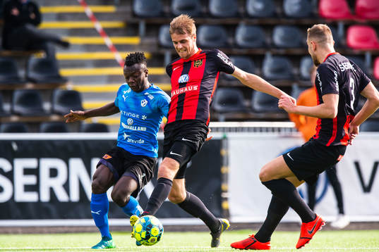 Halmstads Thomas Boakye och Brommapojkarnas Oscar Pehrsson