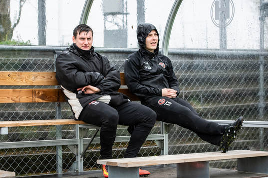 Hittarps Axel Grahn och Dragos Daniel Farcas Lohan sitter
