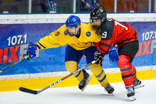 Ludvig Hedström of Sweden and Peyton Krebs of Canada