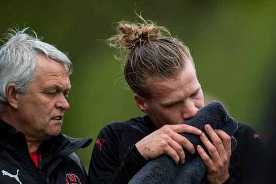 Hittarps Jonathan Olsson har ont