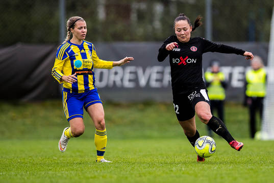 Eskilsminnes Ronja Kindblad och Hittarps Isabel Maria