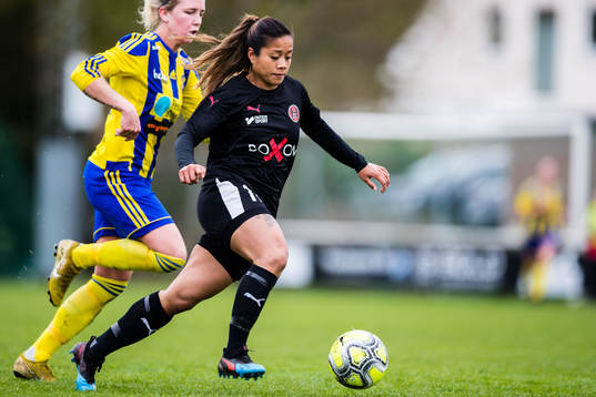Eskilsminnes Jasmine Hansen och Hittarps Filippa Saiyawong