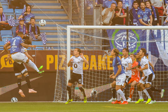 Ruben Gabrielsen of Molde scores 1-0