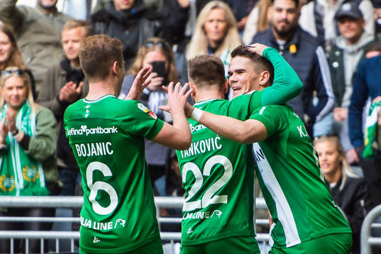 Hammarbys Vidar Örn Kjartansson jublar med lagkamrater