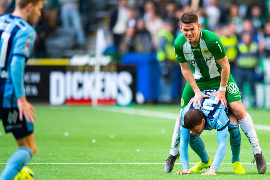 Hammarbys Vidar Örn Kjartansson och Djurgårdens Erik Berg