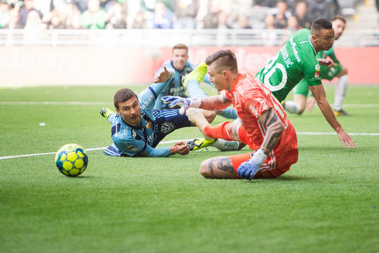 Djurgårdens Erik Berg och målvakt Per Kristian Bråtveit