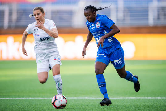 Växjös Emmi Alanen och Eskilstunas Sonja Okobi