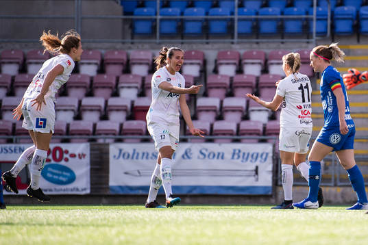 Växjös Emmi Alanen (h) jublar
