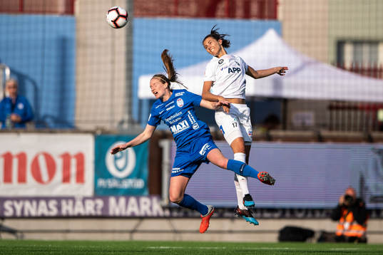 Växjös Nellie Karlsson och Eskilstunas Vaila Barsley