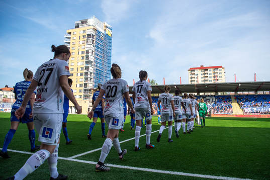 Spalerna gör entré