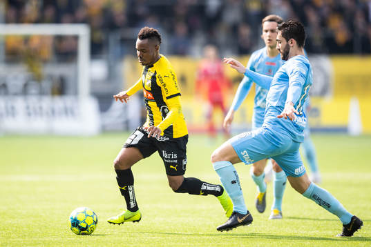 Häckens Nasiru Mohammed och AFC Eskilstunas Jose Leon