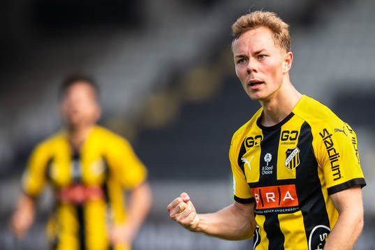 Häckens Adam Andersson jublar