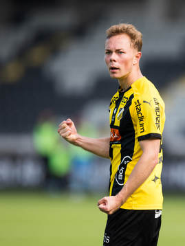 Häckens Adam Andersson jublar